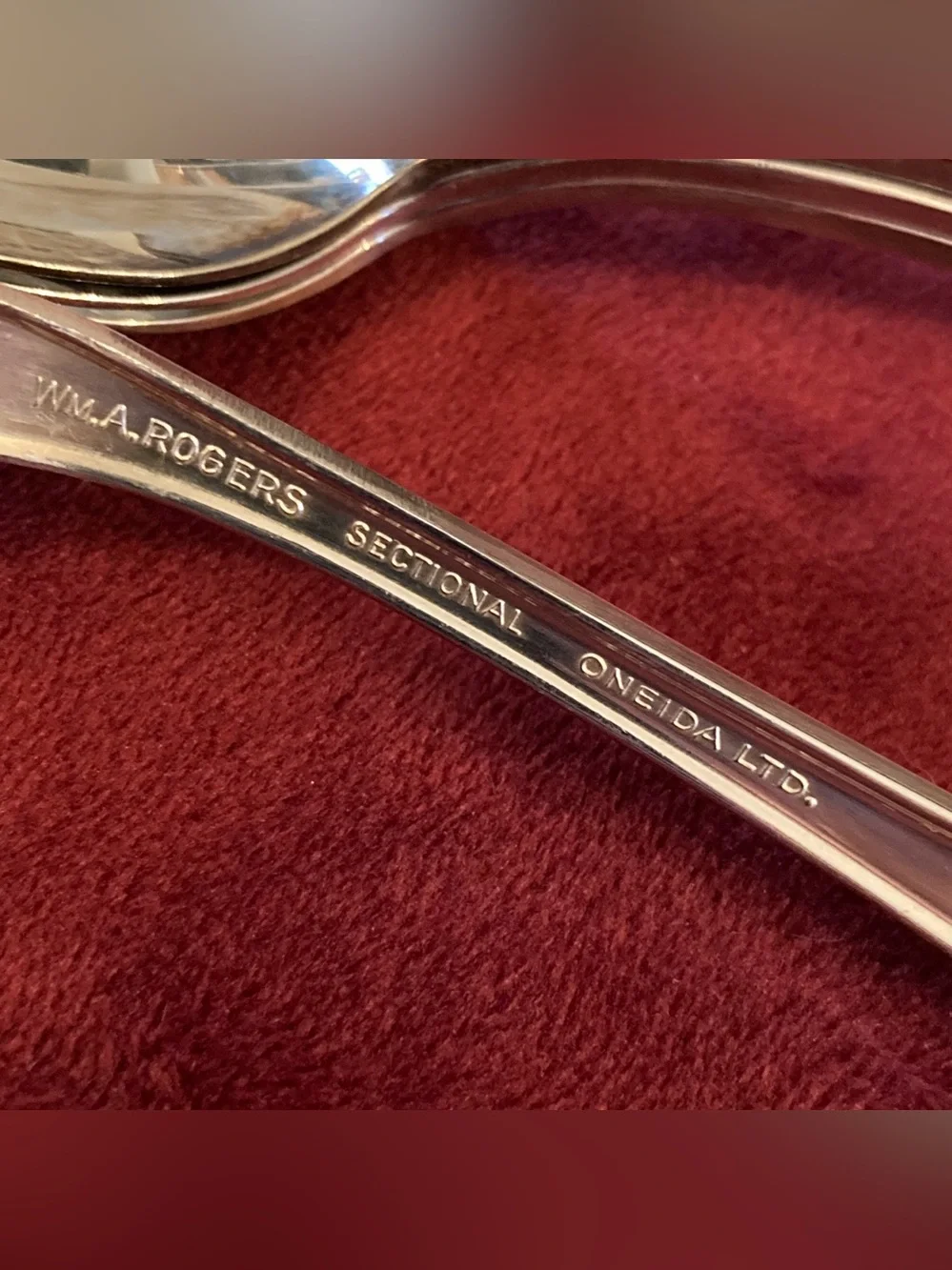 Set of 4 Wm A Rogers Oneida Sectional Silver Plate 7” Soup Spoons + 2 pieces
